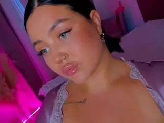 KylieLips's Live Sex Cam Show