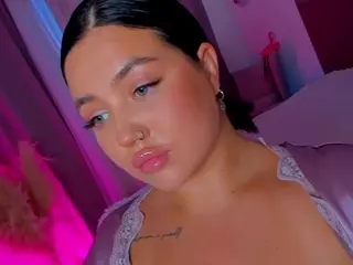 KylieLips's Live Sex Cam Show