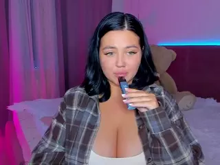 KylieLips's Live Sex Cam Show