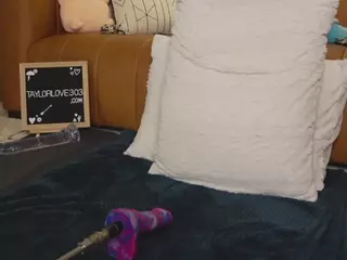 TaylorLove303's Live Sex Cam Show