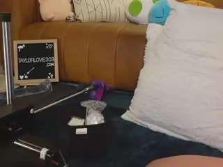 TaylorLove303's Live Sex Cam Show