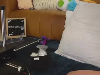 TaylorLove303's Live Sex Cam Show
