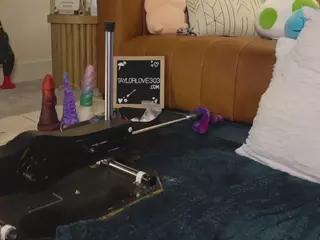 TaylorLove303's Live Sex Cam Show