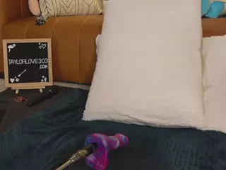 TaylorLove303's Live Sex Cam Show