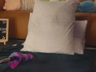 TaylorLove303's Live Sex Cam Show