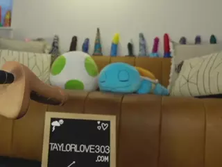 TaylorLove303's Live Sex Cam Show