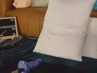 TaylorLove303's Live Sex Cam Show