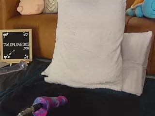 TaylorLove303's Live Sex Cam Show