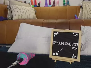 TaylorLove303's Live Sex Cam Show
