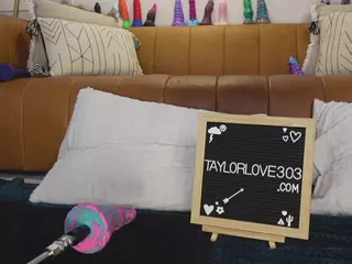 TaylorLove303's Live Sex Cam Show