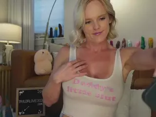 TaylorLove303's Live Sex Cam Show
