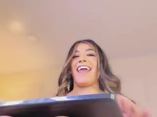 Anneee's Live Sex Cam Show