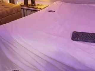 Linoshka's Live Sex Cam Show