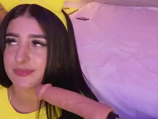 Linoshka's Live Sex Cam Show