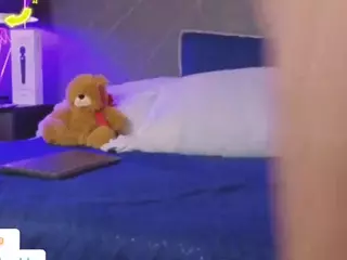 Linoshka's Live Sex Cam Show