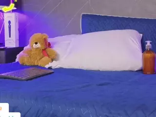 Linoshka's Live Sex Cam Show