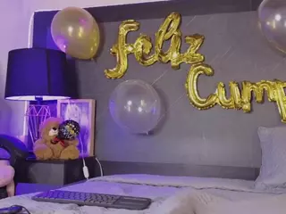 Linoshka's Live Sex Cam Show