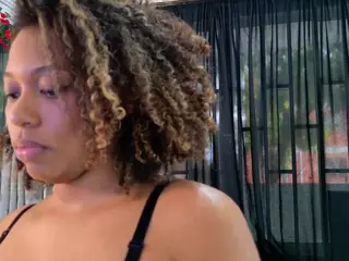 BLACK-ROSSE1's Live Sex Cam Show
