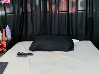 BLACK-ROSSE1's Live Sex Cam Show