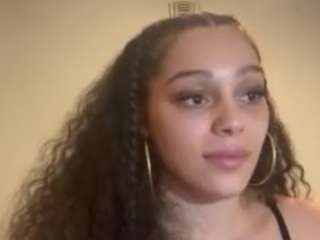 Live cam show with Sapphire Storm