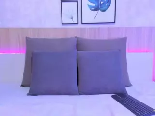 Alanna-Hank's Live Sex Cam Show
