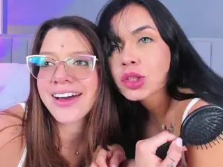 Emperatriz y Linsey's Live Sex Cam Show