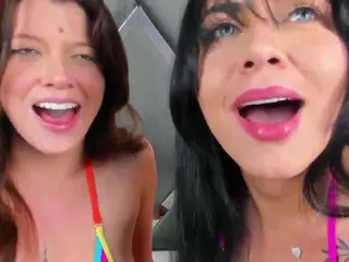 Emperatriz y Linsey's Live Sex Cam Show