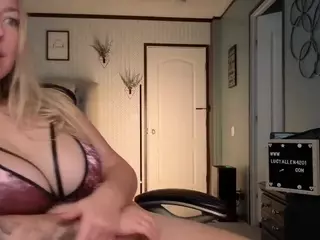 LucyAllen4201's Live Sex Cam Show