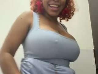 Live cam show with Nia Harriss