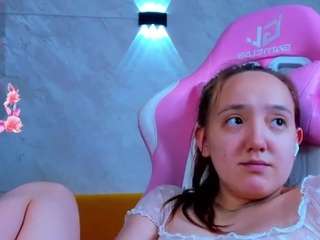 Live cam show with AndreaSvel