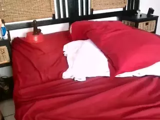Thickassophiasquirts's Live Sex Cam Show