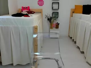 18perfecttits's Live Sex Cam Show