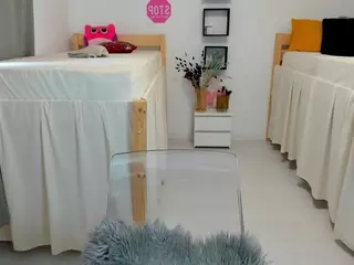 18perfecttits's Live Sex Cam Show
