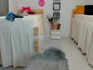 18perfecttits's Live Sex Cam Show