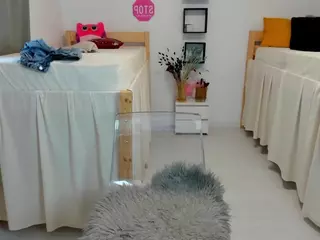 18perfecttits's Live Sex Cam Show