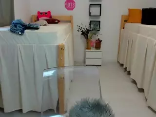18perfecttits's Live Sex Cam Show