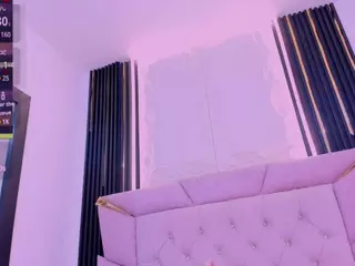 Dominique-110's Live Sex Cam Show