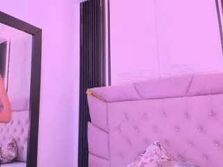 Dominique-110's Live Sex Cam Show