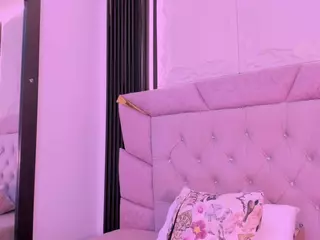Dominique-110's Live Sex Cam Show
