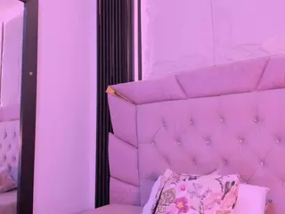 Dominique-110's Live Sex Cam Show