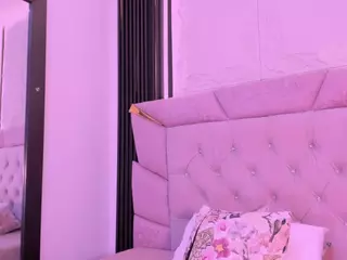 Dominique-110's Live Sex Cam Show