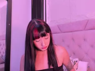 Dominique-110's Live Sex Cam Show