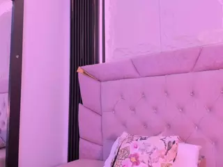 Dominique-110's Live Sex Cam Show