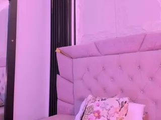 Dominique-110's Live Sex Cam Show