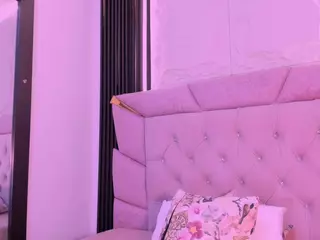 Dominique-110's Live Sex Cam Show