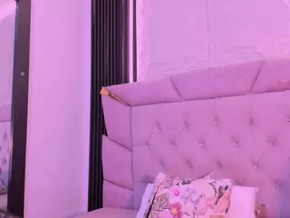 Dominique-110's Live Sex Cam Show