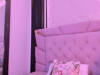 Dominique-110's Live Sex Cam Show