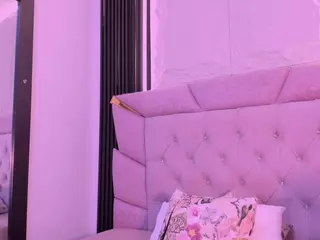 Dominique-110's Live Sex Cam Show