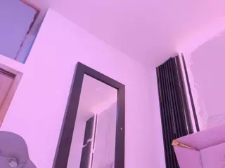 Dominique-110's Live Sex Cam Show