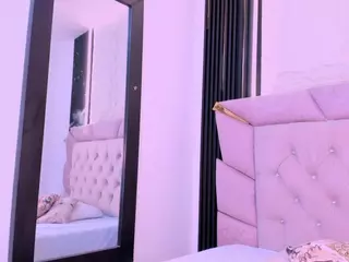 Dominique-110's Live Sex Cam Show